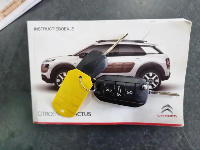 Citroën C4 Cactus 1.2 VTi Shine / Trekhaak 2015 Benzine 57
