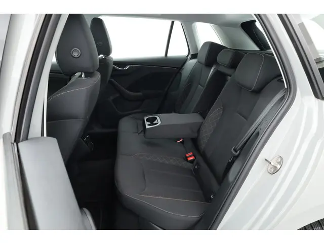 Škoda Kamiq 1.0 TSI Style DSG 2021 Benzine 22