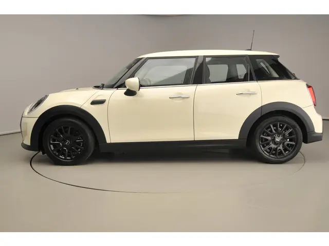 MINI 5-Deurs One 2021 Benzine 2