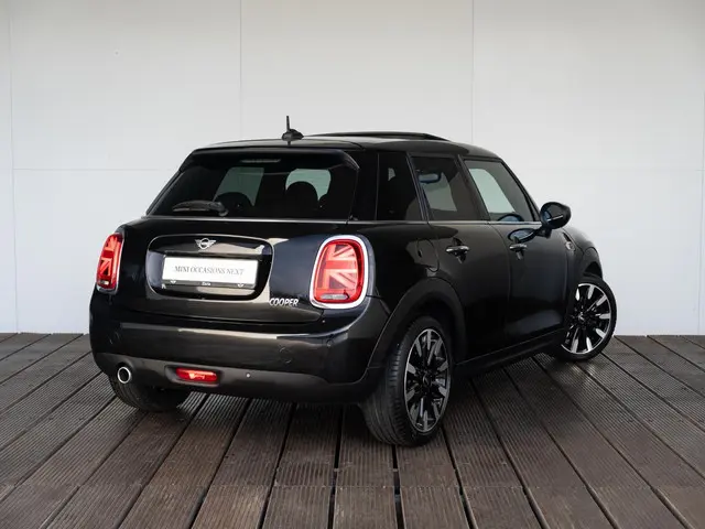 MINI 5-Deurs Cooper Aut. 2020 Benzine 2