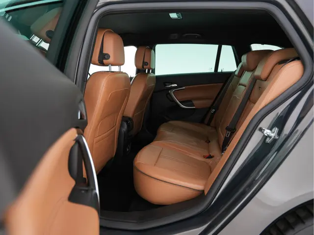 Opel Insignia Sports Tourer 1.6 T Cosmo 2014 Benzine 9