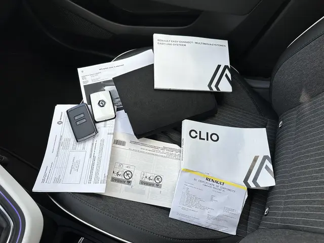 Renault Clio TCe 90 Techno 2023 Benzine 26