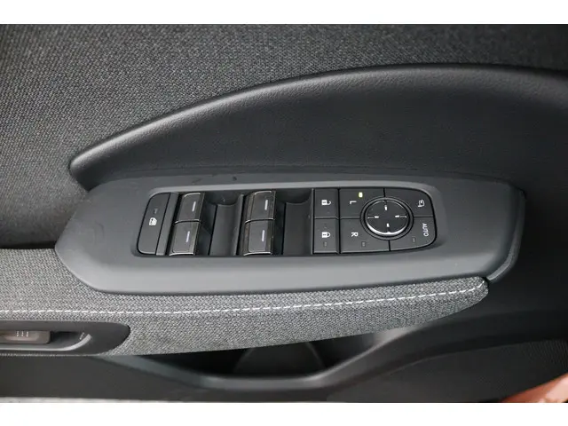 Lexus LBX Business Line 2WD 2026 Hybride Benzine 27