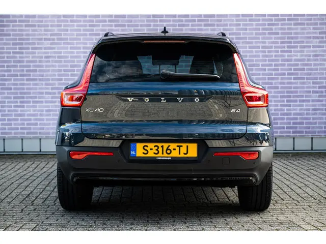 Volvo XC40 2.0 B4 R-Design 2022 Benzine 9