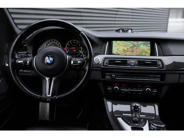 BMW M5 5-serie Competition Edition 2017 Benzine 55