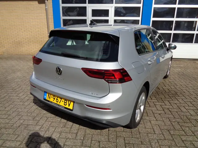 Volkswagen Golf 1.0 eTSI Life 2021 Benzine 4