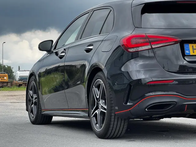 Mercedes-Benz A-Klasse 250 Premium 2019 Benzine 12