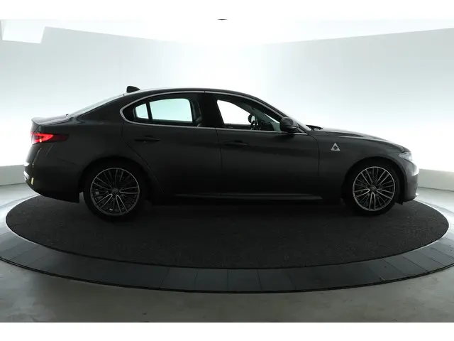Alfa Romeo Giulia 2.0T Super 2017 Benzine 6