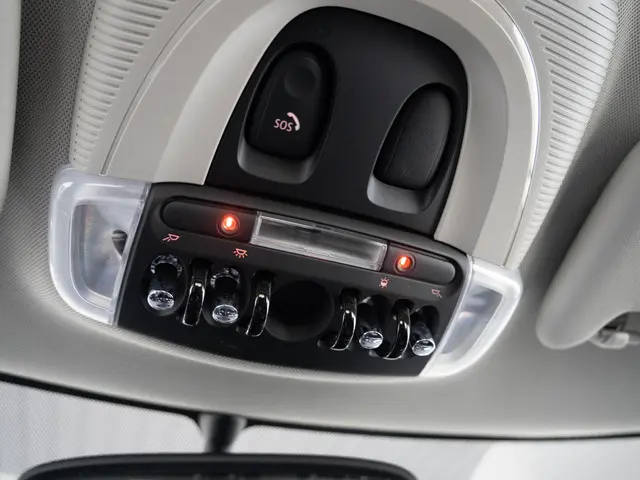 MINI 5-Deurs One 2022 Benzine 34