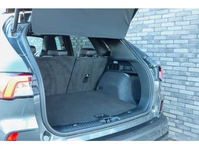 Ford Kuga 2.5 PHEV ST-Line X 2022 Hybride Benzine 16