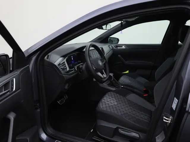 Volkswagen Polo 1.0TSI/95PK R-Line DSG 2025 Benzine 33