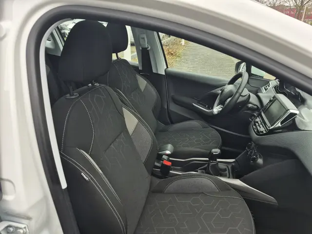 Peugeot 2008 1.2 PureTech Blue Lion 2018 Benzine 17