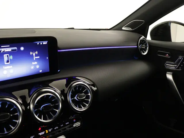 Mercedes-Benz A-Klasse 200 AMG Line 2024 Benzine 6