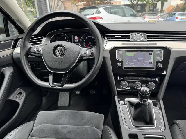 Volkswagen Passat 1.4 TSI ACT Highline 2017 Benzine 13