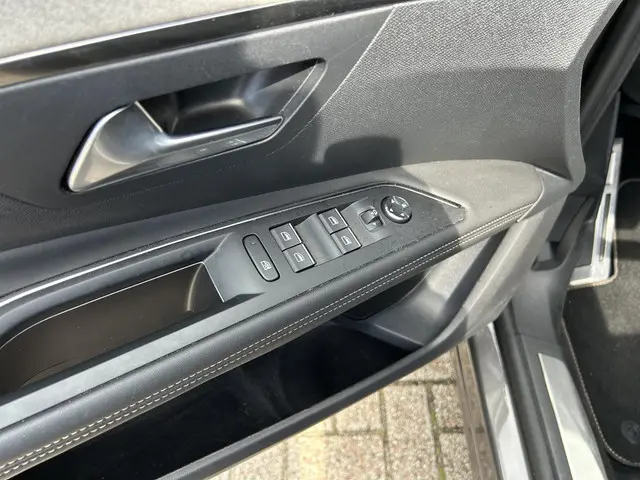 Peugeot 3008 1.6 HYbrid 225 GT 2023 Hybride Benzine 25