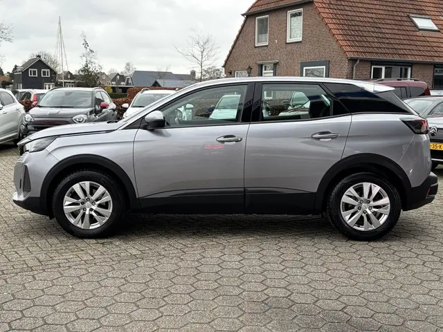 Peugeot 3008 1.2 PureTech Active Pack 2021 Benzine 2