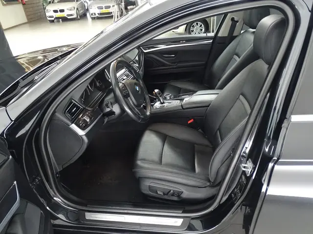 BMW 5 Serie Touring 520i Luxury Edition 2013 Benzine 9