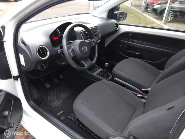 Volkswagen up! 1.0 groove up! BlueMotion 2014 Benzine 10