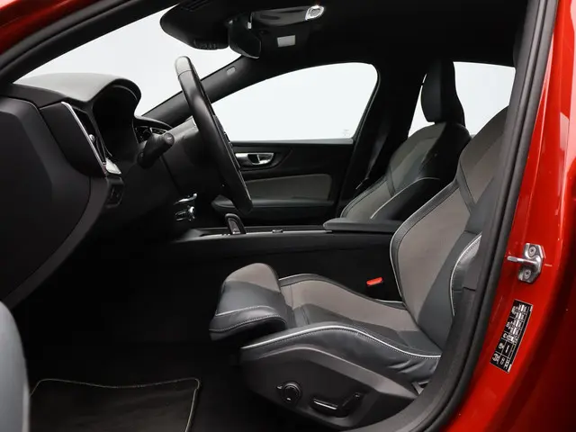 Volvo S60 2.0 B3 R-Design 2020 Benzine 7