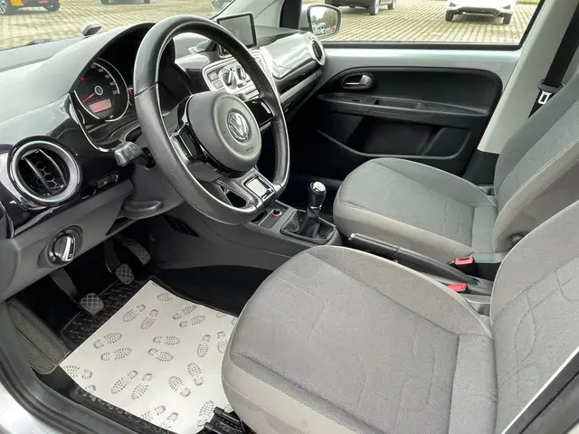 Volkswagen up! 1.0 cross up! BlueMotion 2013 Benzine 14