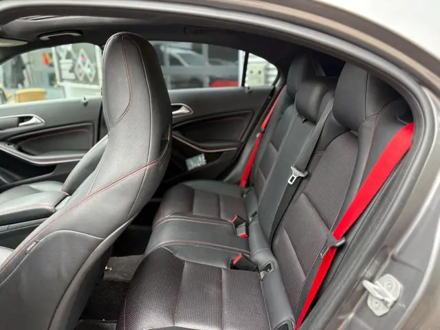 Mercedes-Benz A-Klasse 250 Sport Ambition 2015 Benzine 16
