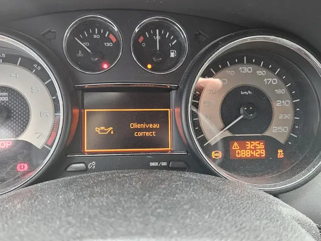 Peugeot RCZ 1.6 THP NAVI LEER TEL CC 2012 Benzine 26