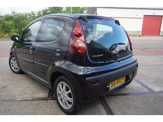 Peugeot 107 1.0 Active * Airco * LM Velgen * 2012 Benzine 15