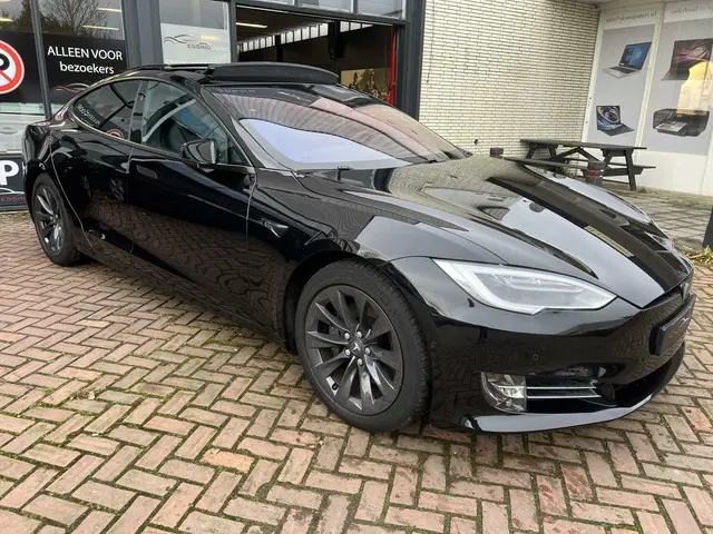 Tesla Model S 3