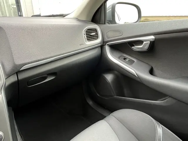 Volvo V40 2.0 T3 Momentum 2016 Benzine 65