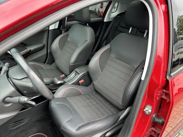 Peugeot 2008 Turbo 110PK GT-line 2018 Benzine 30