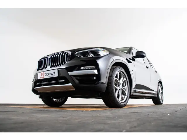 BMW X3 xDrive20i High Executive 2019 Benzine 22