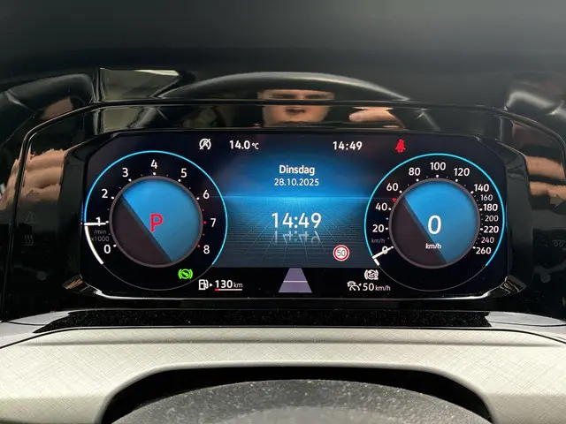 Volkswagen Golf 1.0 eTSI 110pk DSG Life 2022 Benzine 13