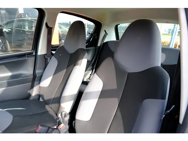 Peugeot 107 1.0 Blue Lease 5-drs Airco 2013 Benzine 15