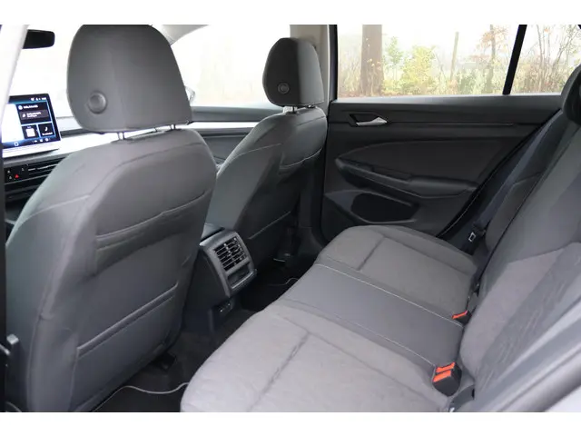 Volkswagen Golf 1.5 eTSI Life Edition 2024 Benzine 17