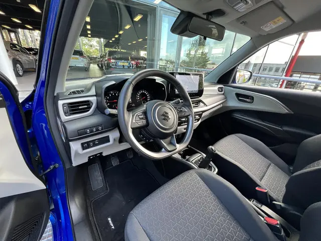 Suzuki Swift 1.2 Style Smart Hybrid 2025 Benzine 26