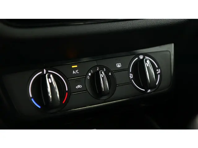 Škoda Fabia 1.0 MPI 80pk Ambition 2023 Benzine 31