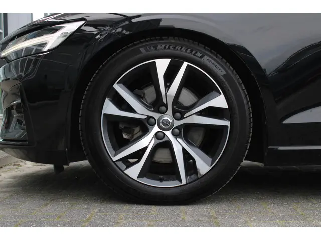 Volvo S60 T4 Automaat R-Design 2019 Benzine 57
