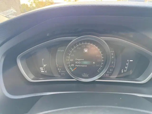 Volvo V40 1.5 T2 R-Design AUTOMAAT!! 2016 Benzine 18