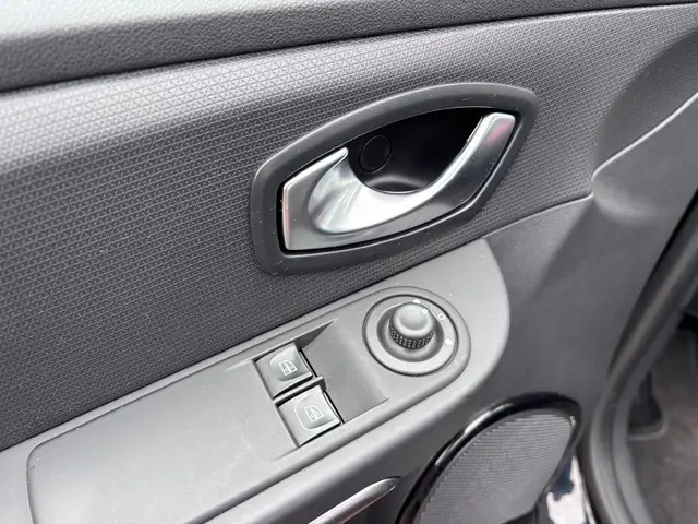 Renault Clio 0.9 TCe Eco2 Limited 2016 Benzine 20