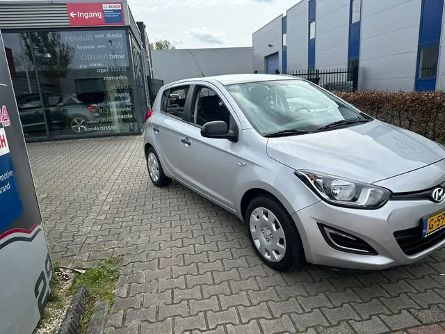 Hyundai i20 1.4i i-Vision 2013 Benzine 3