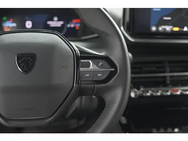 Peugeot 2008 PureTech 100 Allure 2024 Benzine 36