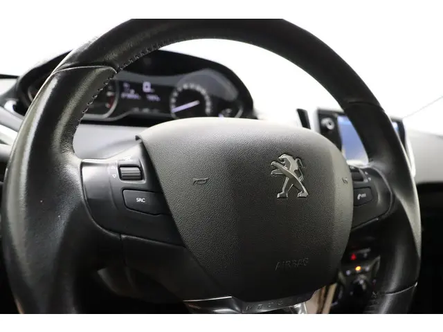 Peugeot 208 1.2 PureTech Signature 2019 Benzine 26