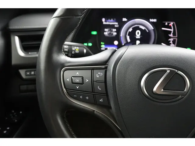 Lexus UX 250h Business Line 2022 Hybride Benzine 18