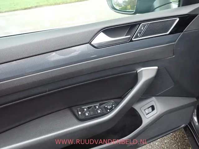 Volkswagen Arteon 2.0TSI R-LINE 2019 Benzine 26