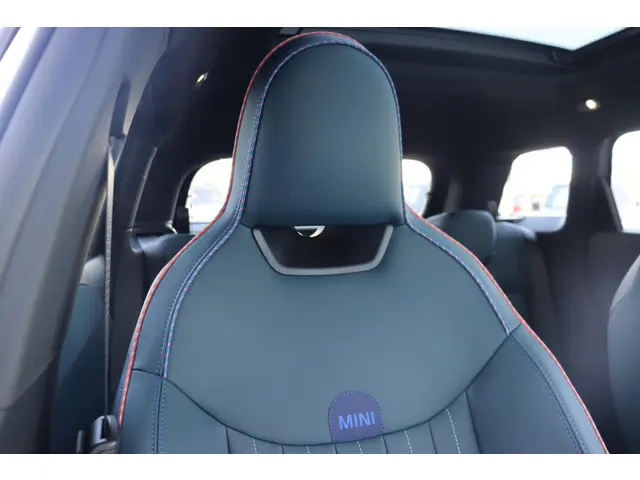 MINI Aceman Mini E Favoured L 42.5 kWh 2025 Elektrisch 12