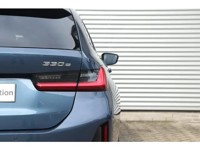BMW 3 Serie Touring 330e 2025 Hybride Benzine 44
