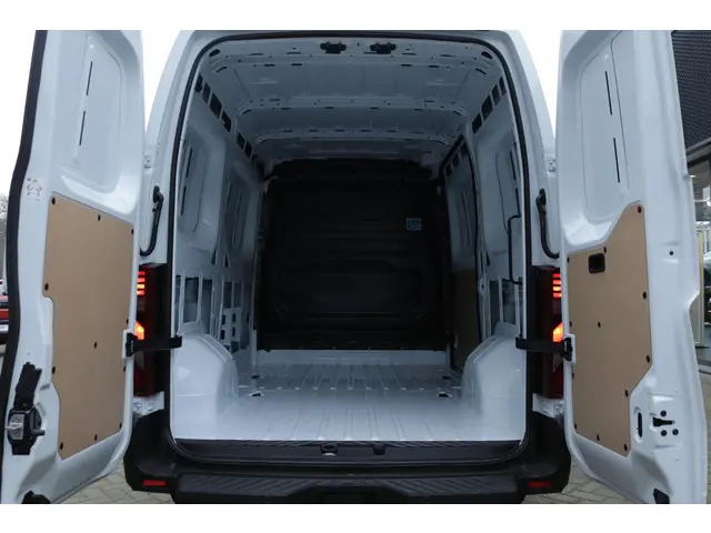 Renault Master T35 2.0 dCi 150 L2H2 Advance 2024 Diesel 10