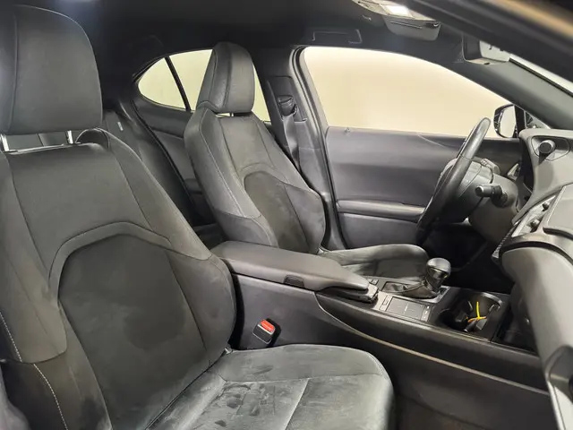 Lexus UX 250h Preference Line 2021 Hybride Benzine 19