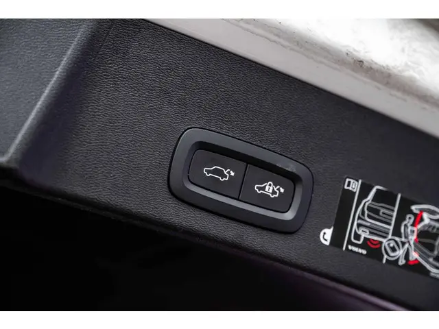 Volvo XC40 2.0 T4 R-Design 2019 Benzine 28