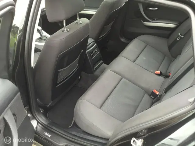 BMW 3 Serie Touring 318i Automaat 2012 Benzine 10